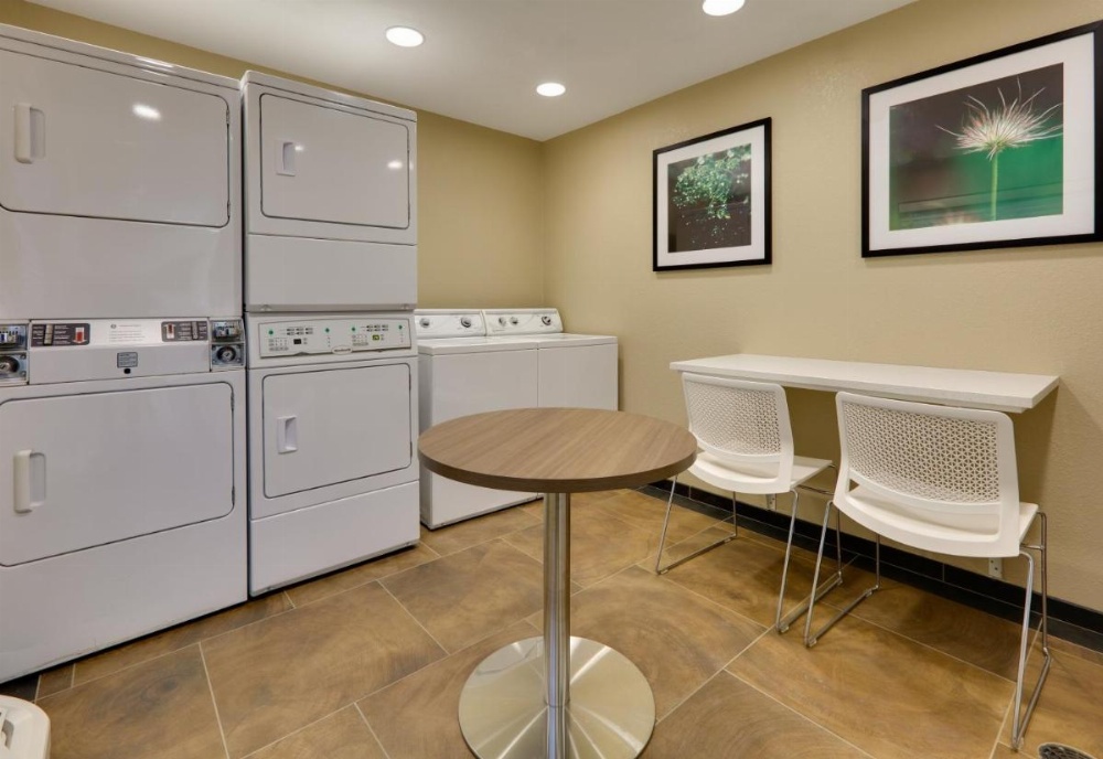 Candlewood Suites Salina Image 16