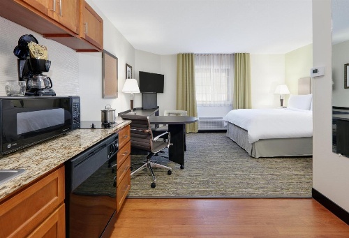 Candlewood Suites Salina image 2
