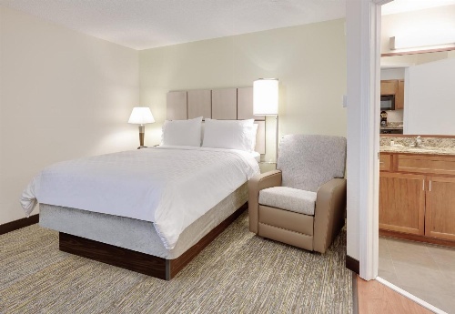 Candlewood Suites Salina image 3