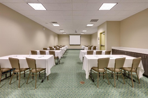 Candlewood Suites Salina image 9